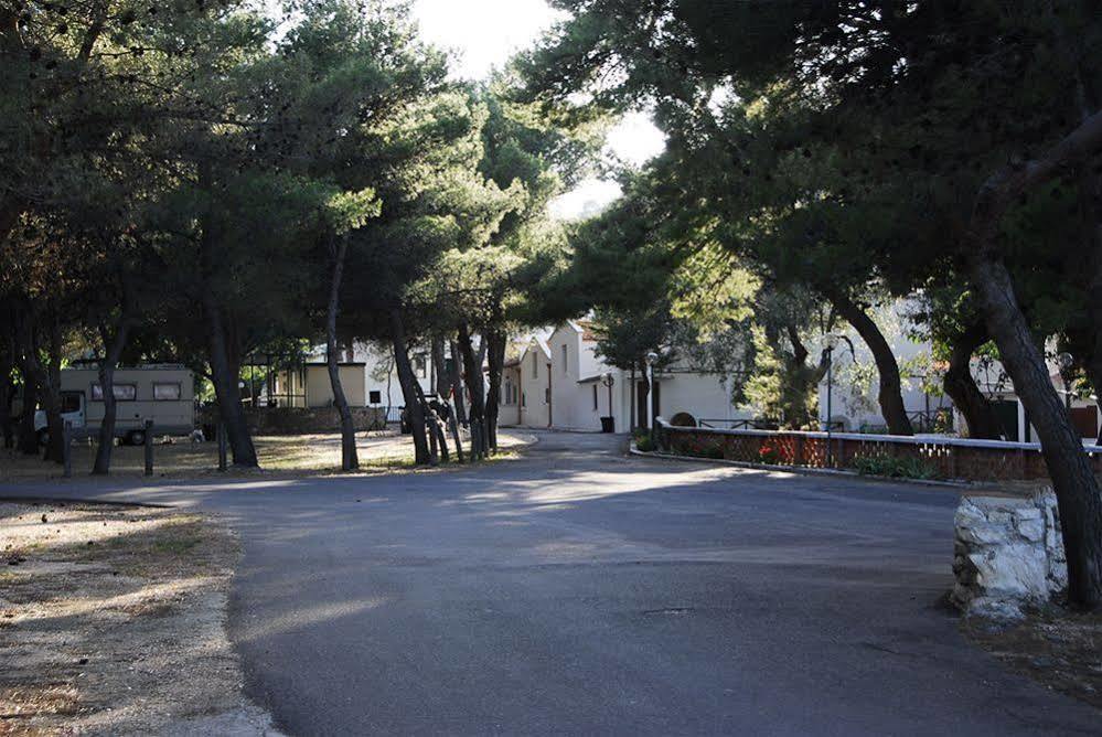 ホテル Baia Di Campi ヴィエステ エクステリア 写真